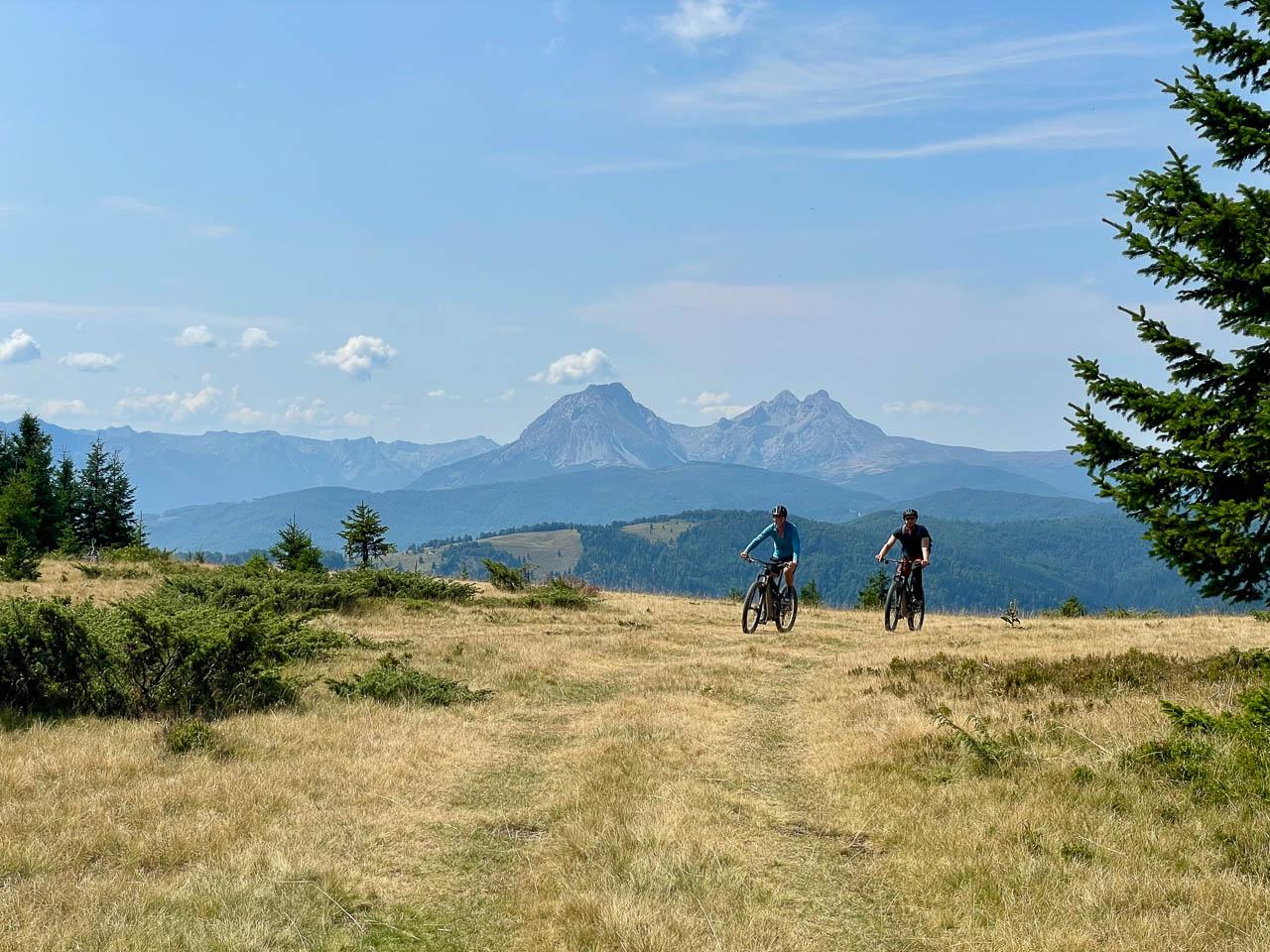 Yugo Travel (Agent) Yugo Travel (2) Ruud Peeten