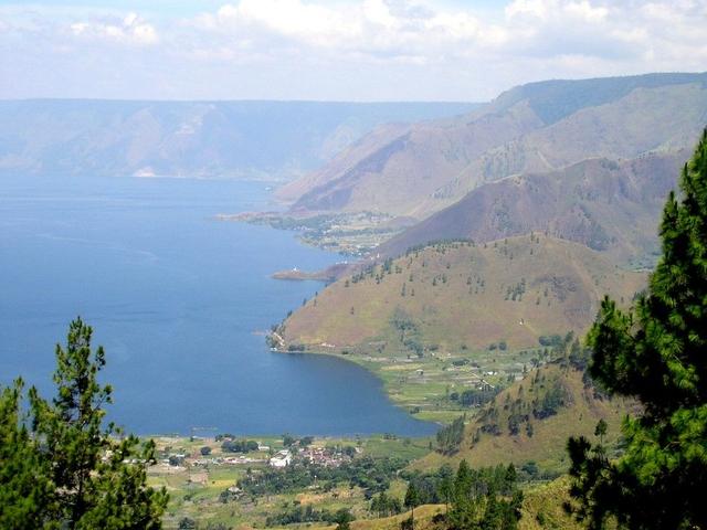 086-Lake-Toba-Sipisopiso-Custom