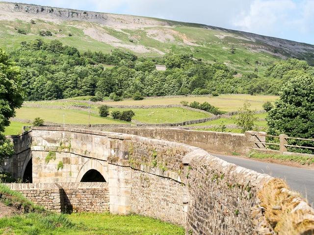 Reeth_Bridge_export_w950