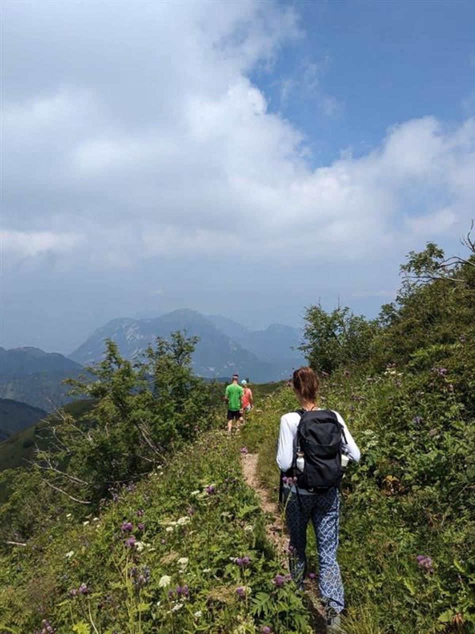 f9160f74-2e7a-4e07-b6b0-dce94cc3ebcd-mountain-moments-agent-w950