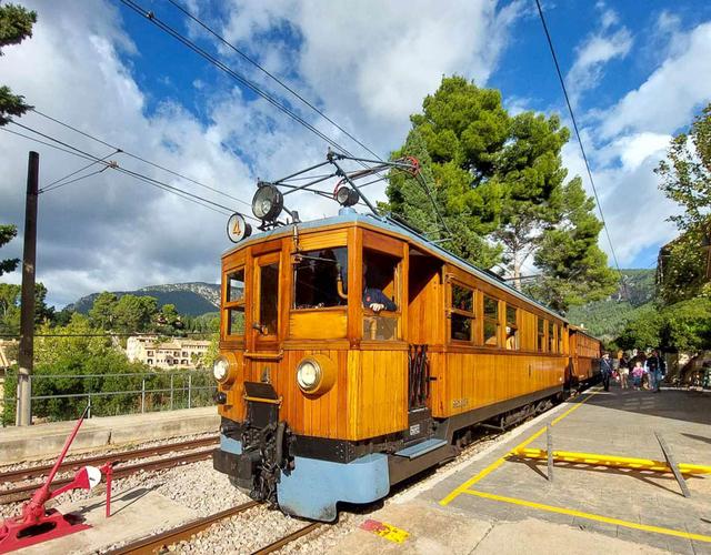 445387474 480817917956367 7482962257931958912 N Selectie Lori Persoons W950